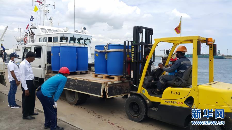 （國際&middot;圖文互動(dòng)）（3）在斯里蘭卡中國專家和中資企業(yè)助力油輪滅火