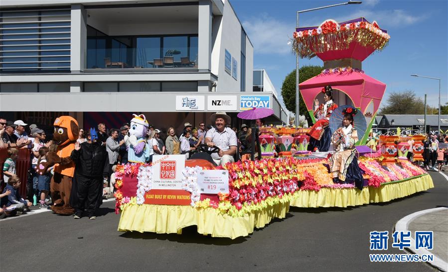 （國(guó)際&middot;圖文互動(dòng)）（3）通訊：中國(guó)元素在新西蘭迎春花車巡游活動(dòng)中放光彩