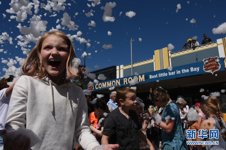 （國(guó)際&middot;圖文互動(dòng)）（2）通訊：中國(guó)元素在新西蘭迎春花車巡游活動(dòng)中放光彩