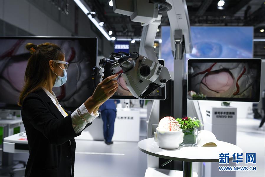 （第三屆進(jìn)博會&middot;新華視界）（11）觀展體驗：多彩&middot;絢爛&middot;未來感