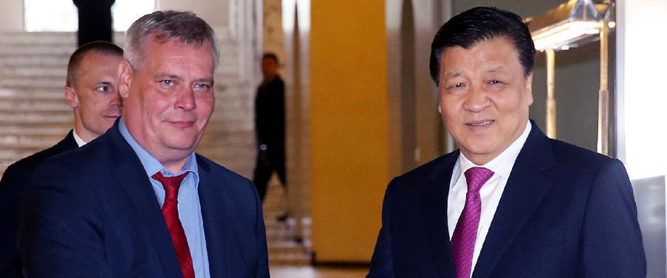 劉云山會見芬蘭社民黨主席、財政部長林內(nèi)