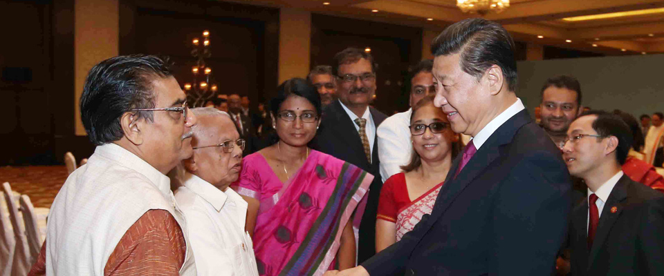 習(xí)近平會(huì)見印度友好人士、友好團(tuán)體代表并頒發(fā)和平共處五項(xiàng)原則友誼獎(jiǎng)