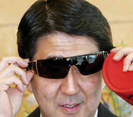 2015，安倍會繼續(xù)"暴走"嗎？