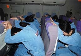 系好安全帶，記住安全門