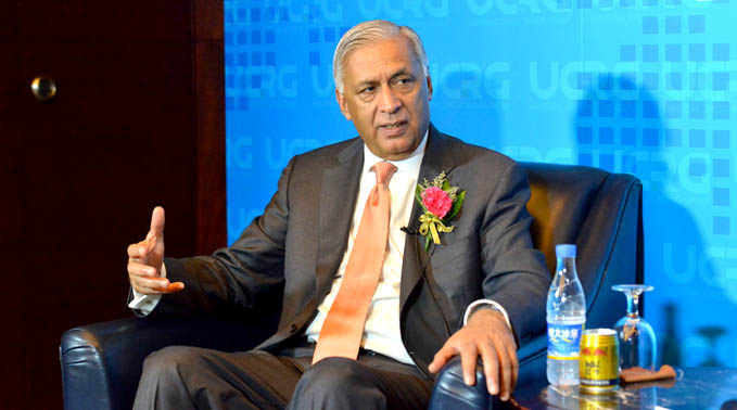 巴基斯坦前總理阿齊茲在首屆世界信用評(píng)級(jí)論壇期間接受新華網(wǎng)獨(dú)家專(zhuān)訪