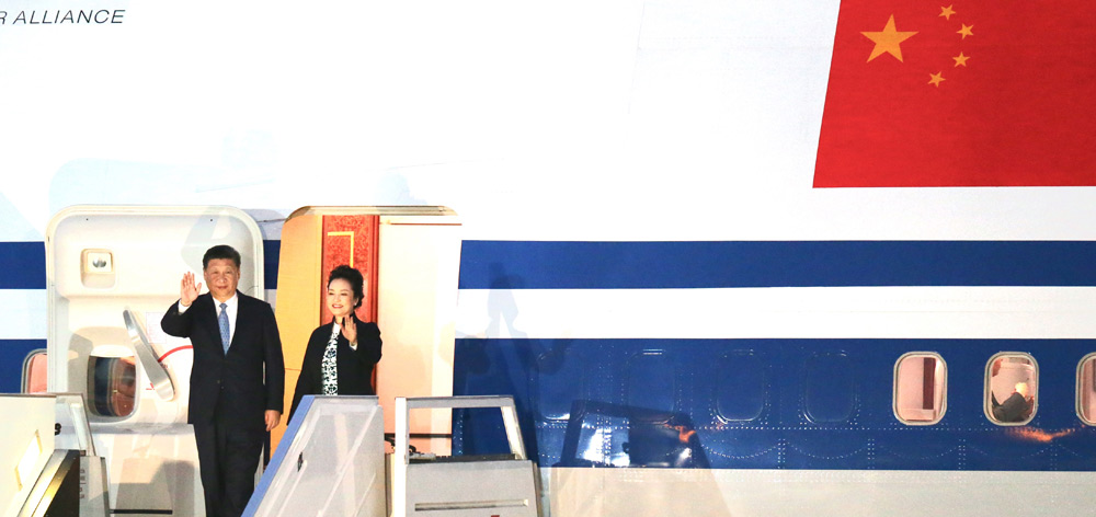 習(xí)近平抵達(dá)利馬出席APEC第二十四次領(lǐng)導(dǎo)人非正式會(huì)議并對(duì)秘魯進(jìn)行國事訪問