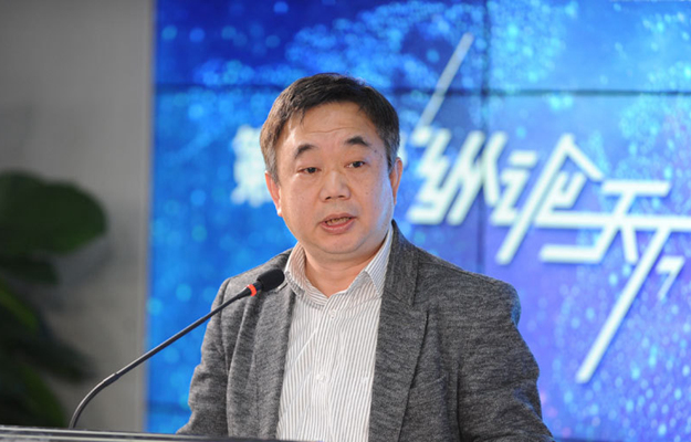 倪峰：明年看全球化，就是看中國