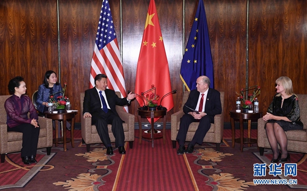 習(xí)近平會(huì)見美國阿拉斯加州州長(zhǎng)