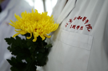 致敬&ldquo;將生命奉獻(xiàn)到最后&rdquo;的無(wú)言良師