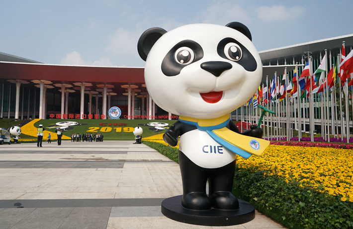 新華時評：從全球首創(chuàng)到全球盛會，進博會啟示了什么？