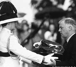 英國插手香港事務(wù) 意欲何為？