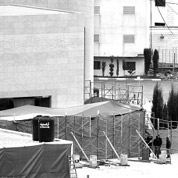 驗(yàn)尸能否解開(kāi)謎團(tuán)？