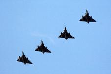 法國(guó)戰(zhàn)機(jī)摧毀數(shù)輛卡扎菲軍隊(duì)裝甲車(chē)