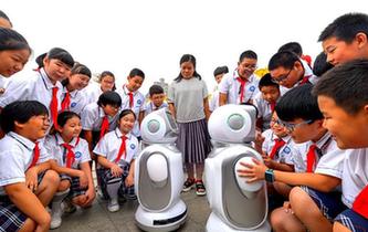 &ldquo;零距離&rdquo;感受科技魅力